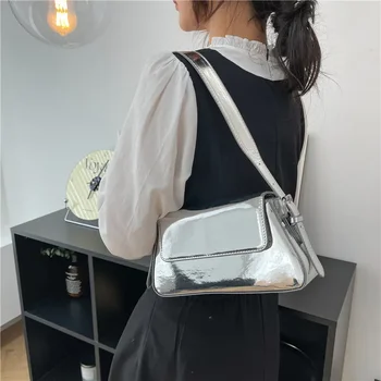 Корейски модни Сребърни Луксозни Дизайнерски портмонета и чанти 2023 г., нова мода универсална ежедневни Дамски лазерна чанта през рамо за подмишниците