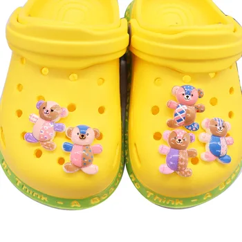 Смесете 50шт смола Kawai Цветни Сандали с Мечка Аксесоари за Окачване за обувки, Бижута с изкривени Подходящи Гривни Croc Jibz Детски Подаръци