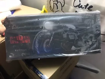 В присъствието на Hottoys 1/6 Mms642 Нов подарък Батман Batcar Batmotorcycle